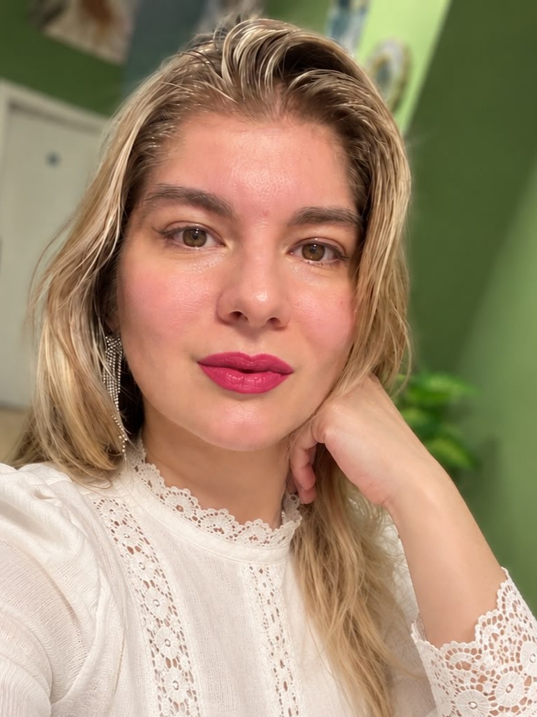 Madina, especialista en maquillaje permanente de Permanente Look